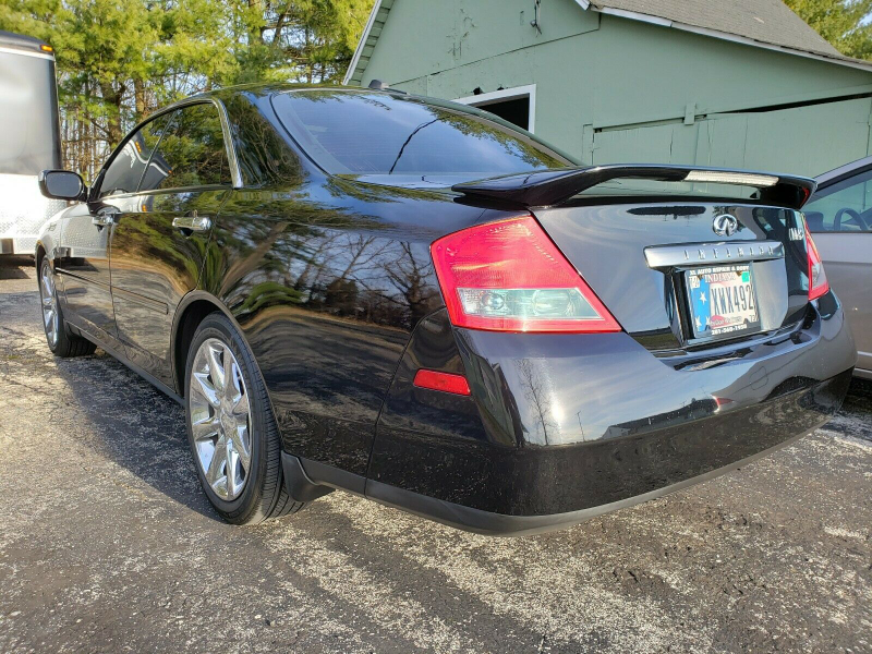 Illustration for article titled At $9,000, Could This 2003 Infiniti M45 Prove Endless in its Possibilities?
